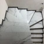 Изготовление ступеней из керамогранита с клеевым капиносом в Краснодаре