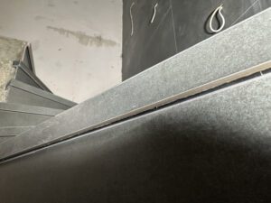Ступени из керамогранита с капиносом