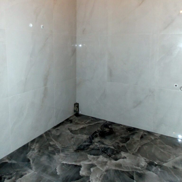Укладка плитки на пол и стены
